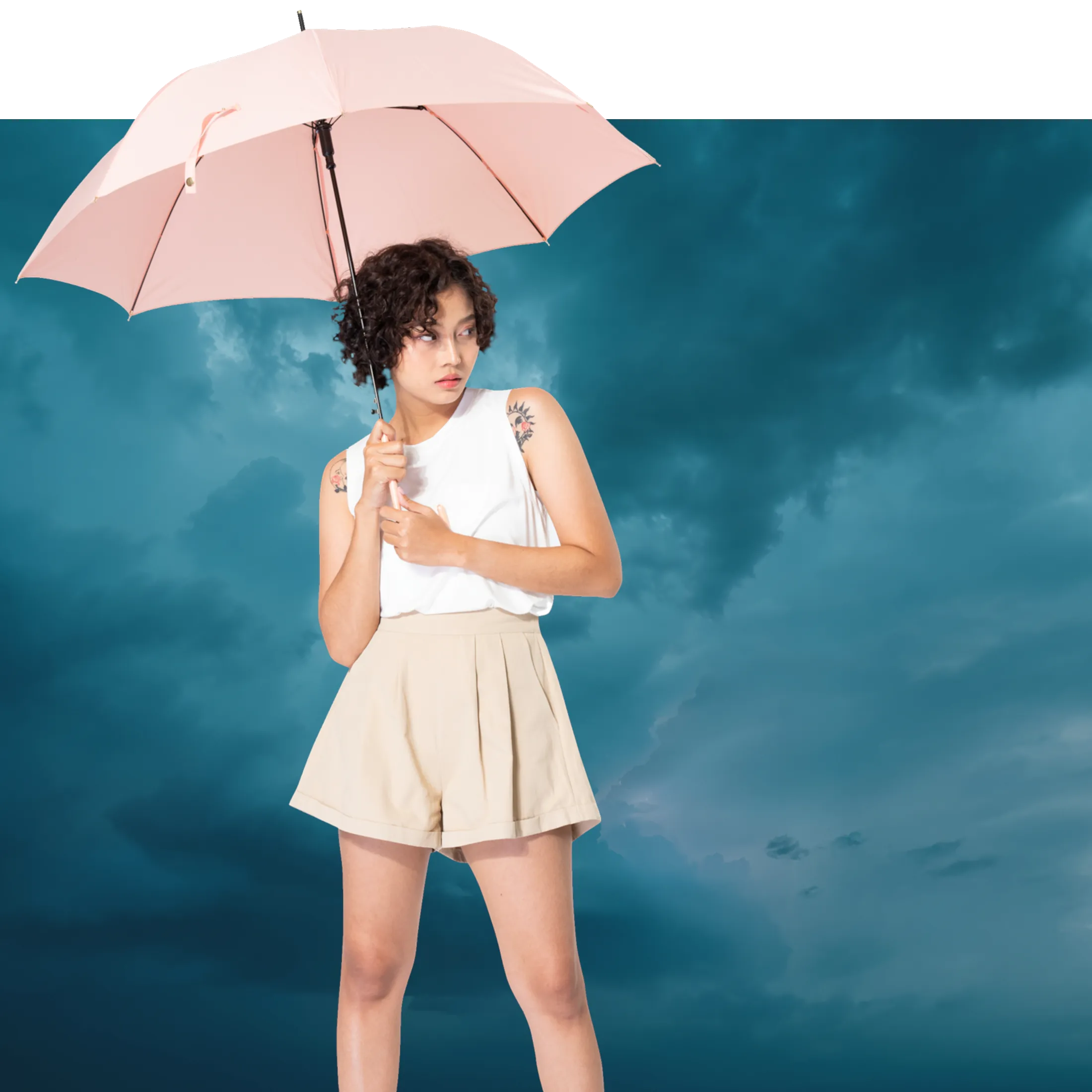 Femme sous un parapluie